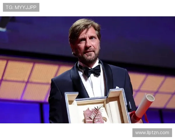 鲁本凭借在社区工作中的突出贡献荣获PFA西北足球奖社区冠军殊荣