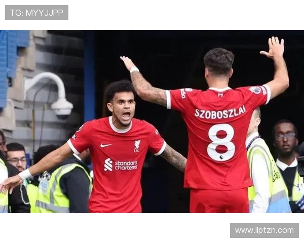 邮报:先别管赖斯和凯塞多了,此役最强中场是里斯-詹姆斯